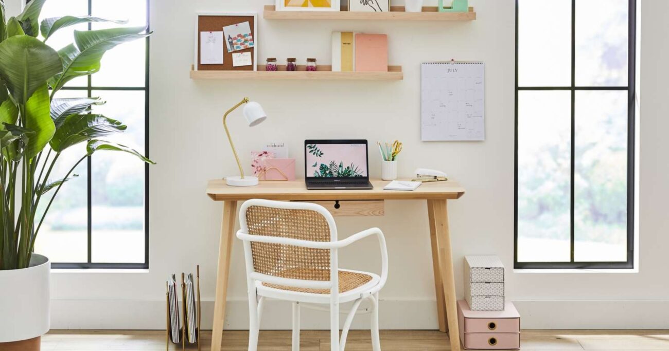 Minimalist Office Desk Decor Ideas